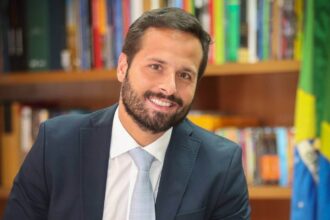 Eduardo Paes exonera secretário que irá assumir cadeira de Caio Vianna na Câmara dos Deputados