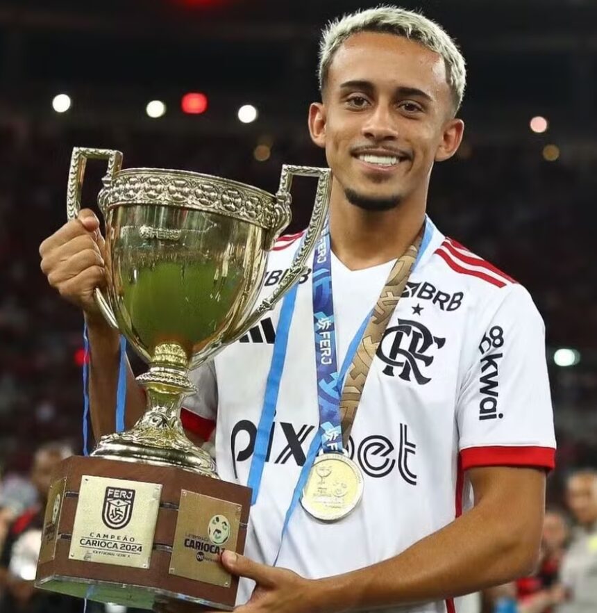 Jogador do Flamengo tem carro roubado após deixar o Maracanã