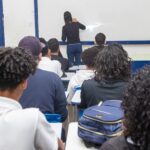 Cláudio Castro nomeia professores aprovados nos concursos de 2013 e 2014 