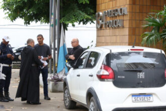 Padres do Mosteiro de São Bento recuperam carro após irem parar na delegacia, em Campos