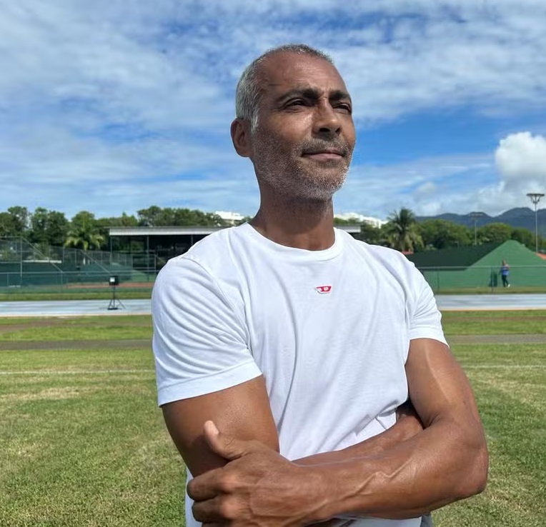 Aos 58 anos, Romário é inscrito pelo America para disputar segundona do Carioca