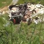 Duas pessoas morrem após caminhão capotar na RJ-116, entre Pádua e Miracema