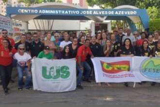 Representantes do Siprosep fazem protesto em frente à sede da Prefeitura de Campos: “Esse governo não tem palavra”