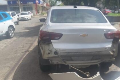 Motorista é preso por embriaguez ao volante após colidir em outros três carros