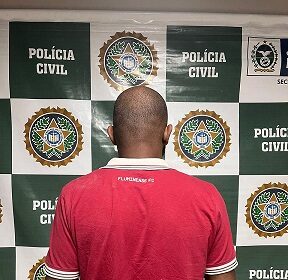 Homem é preso em flagrante após intimidar companheira próximo a DEAM, em Campos