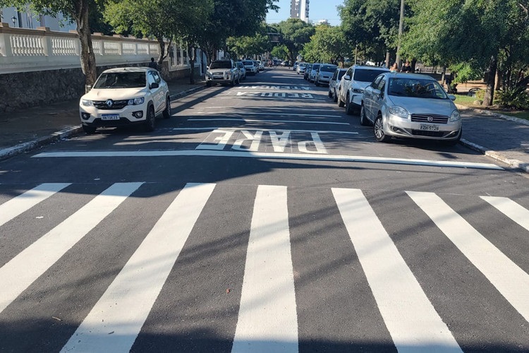 Após diversos acidentes registrados, Prefeitura de Campos sinaliza cruzamento que tem causado tormento aos motoristas 
