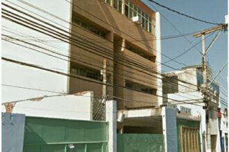 Homem é preso após entrar em escola com pedaço de madeira nas mãos, em Campos