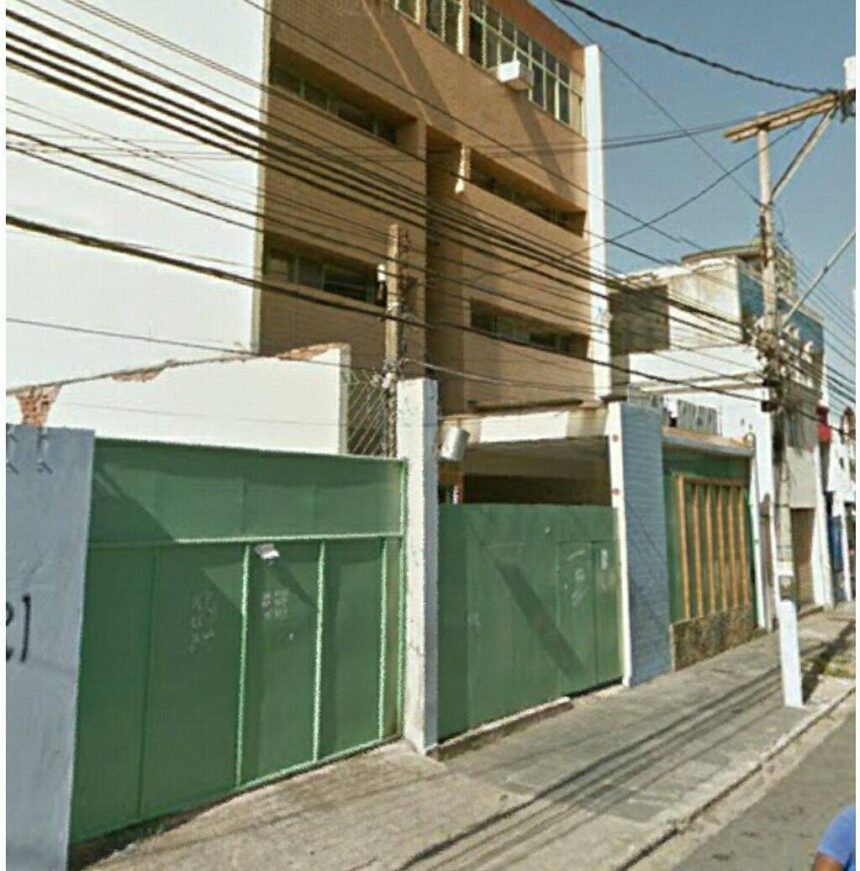 Homem é preso após entrar em escola com pedaço de madeira nas mãos, em Campos