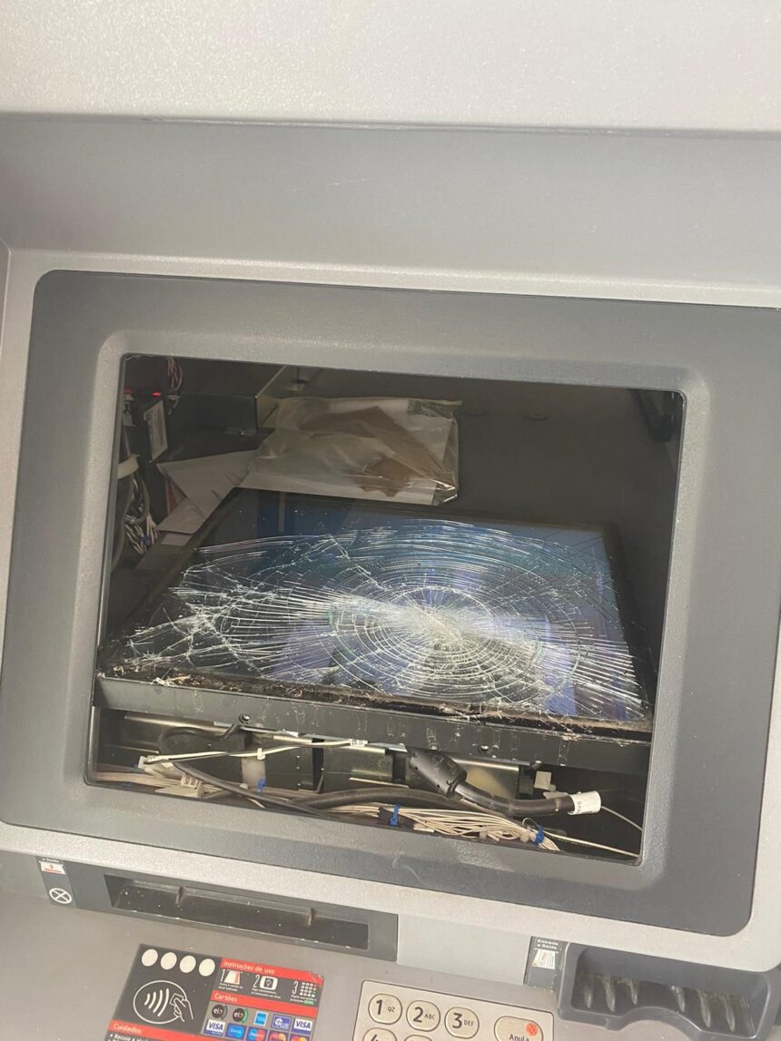 Homem é preso em Campos após vandalizar caixa eletrônico