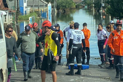 Voluntários do GRV e Defesa Civil de Campos chegam a Canoas-RS