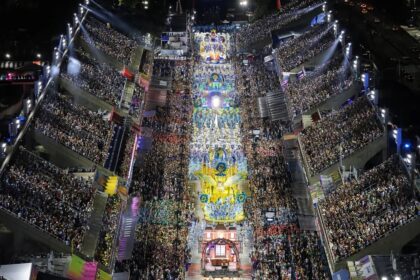 Desfiles das escolas de samba do Grupo Especial do Rio passará a ser em três dias