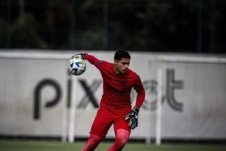 Boa notícia! Goleiro campista que teve câncer pode voltar a ser relacionado aos jogos pelo Flamengo