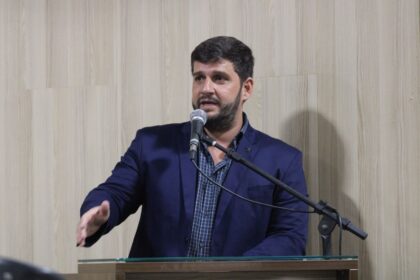 Na tribuna, Helinho Nahim cobra tratamento de oncologia infantil em Campos