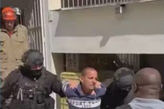 Homem é preso após ameaçar e fazer seus familiares de reféns; mãe estava entre as vítimas