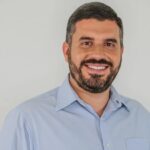 Prefeito de Cordeiro é acusado de nepotismo após nomear o pai para assumir Secretaria