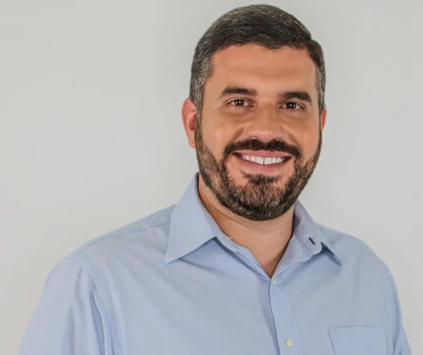 Prefeito de Cordeiro é acusado de nepotismo após nomear o pai para assumir Secretaria