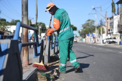 Serviços públicos de limpeza estão sendo feitos em diferentes avenidas de Campos