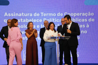 Governador assina termo de cooperação para fortalecer políticas públicas de proteção à mulher
