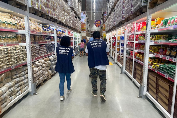 Procon de Campos fiscaliza prática de preços abusivos em supermercados