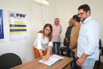 Prefeita assina convênio e PAV da Receita Federal já atende em Quissamã