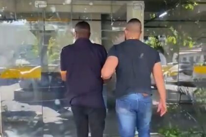 Funcionário de empresa de ônibus é preso suspeito de ameaçar de morte e constranger ex-companheira, em Campos