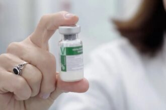 Rio começa a aplicar segunda dose da vacina da dengue em crianças