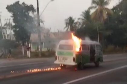 Kombi pega fogo no meio da BR-101, em Campos; congestionamento se estendeu após outro acidente ser registrado
