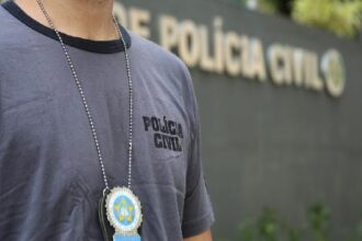 Mulher é presa em flagrante por violência doméstica praticada contra a própria mãe 