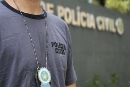 Mulher é presa em flagrante por violência doméstica praticada contra a própria mãe 