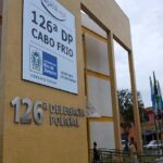 Pai é preso por agredir filho de 12 anos com uma garrafa de vidro