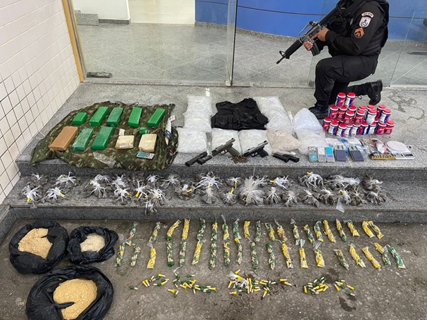 Operação da Polícia Militar com o BAC resulta na apreensão de grande quantidade de drogas e armas 