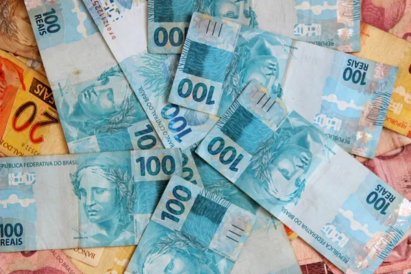 INSS começa a pagar 13º antecipado a quem recebe acima do mínimo