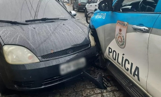 Motorista é preso após colidir com viatura da Polícia Militar 