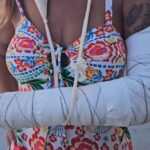 Mulher trans é agredida a pauladas por cinco homens, em Cabo Frio