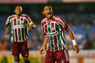 Fluminense oficializa retorno do zagueiro Thiago Silva