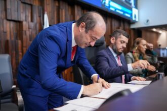 Dança das cadeiras na Alerj tem quatro mudanças de deputados nesta semana