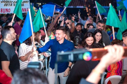 Bruno Vianna reúne multidão em evento de prestação de contas do seu mandato