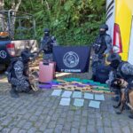 Polícia apreende 105 kg de maconha localizados em malas de passageiros dentro de ônibus