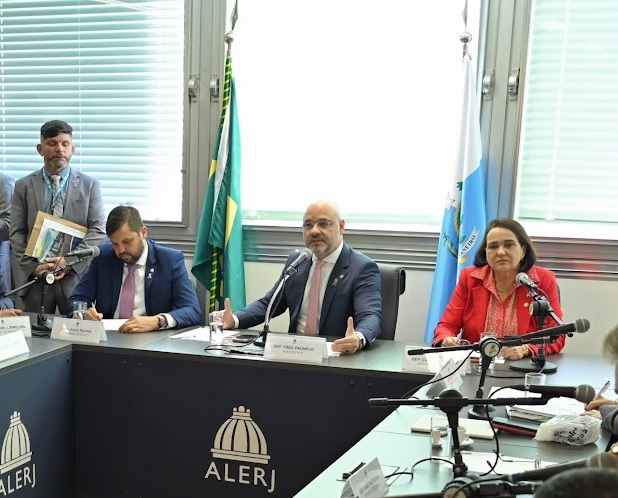 Deputada Carla Machado é vice-presidente da CPI da ALERJ que apura descumprimentos de contratos de planos de Saúde