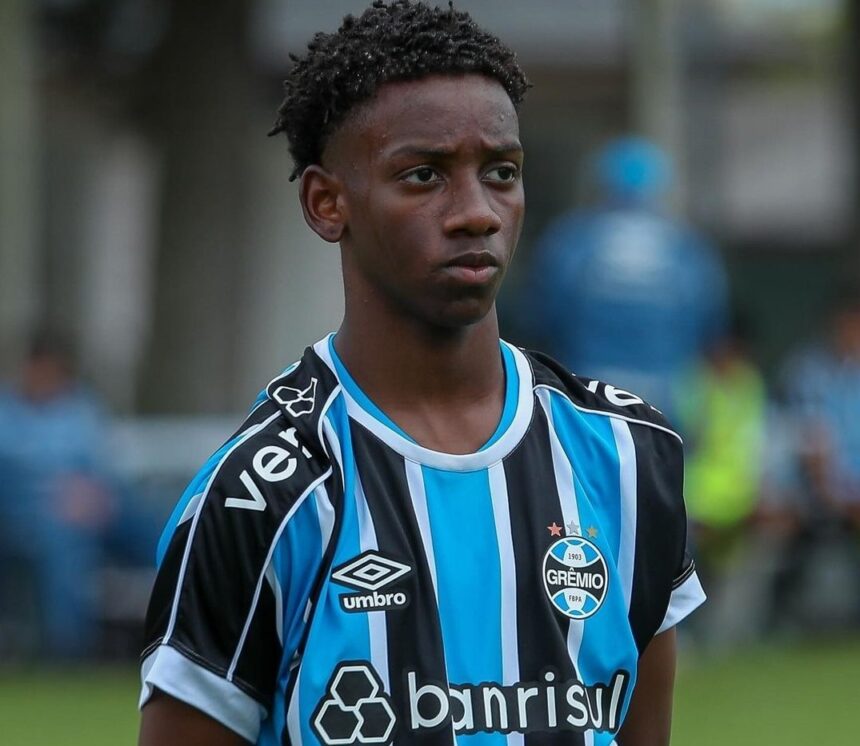 Com multa de R$ 1 bilhão, joia campista assinará seu primeiro contrato profissional com o Grêmio nesta segunda-feira