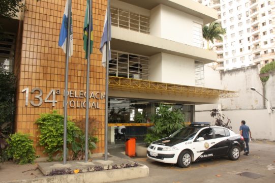 Mãe e Filha acusadas de estelionato se entregam na delegacia em Campos