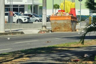 Vizinhos do MCDonald’s reclamam do mau cheiro de caçamba de lixo na 28 de Março