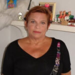 Filho da colunista Maria Ester é absolvido da acusação de matar a mãe queimada