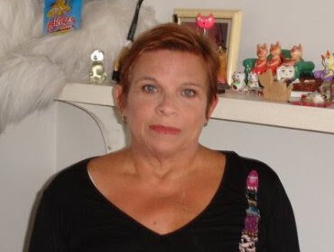 Filho da colunista Maria Ester é absolvido da acusação de matar a mãe queimada
