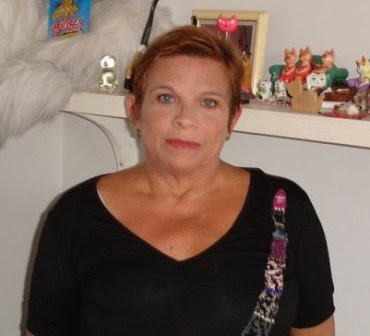 Filho da colunista Maria Ester é absolvido da acusação de matar a mãe queimada