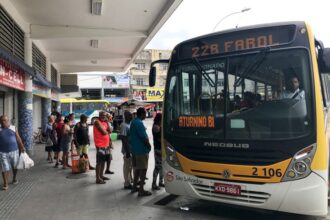 Detro-RJ aplica autos de infração em ônibus de Campos por ausência de preço das passagens e falta de limpeza nos veículos