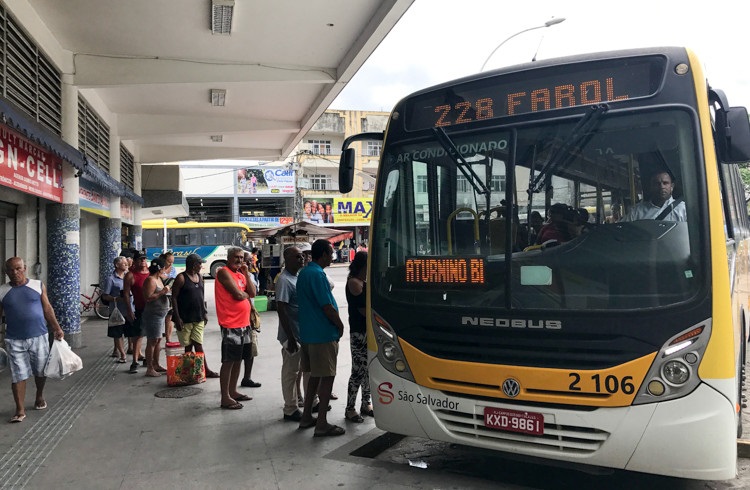Detro-RJ aplica autos de infração em ônibus de Campos por ausência de preço das passagens e falta de limpeza nos veículos
