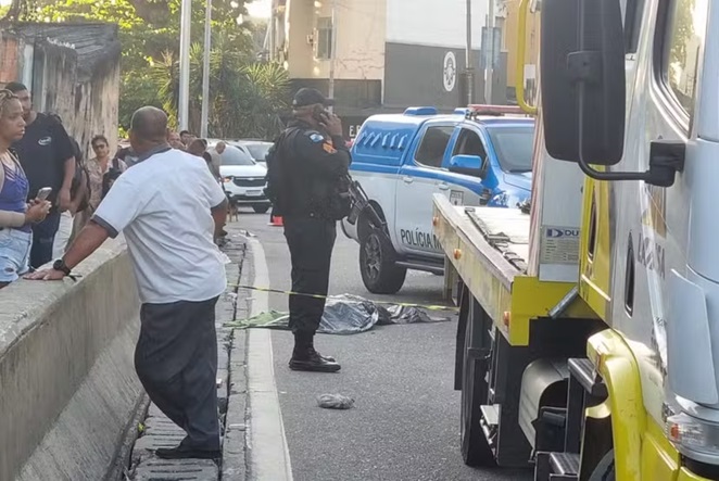 Polícia Civil identifica e procura criminosos que participaram do confronto que resultou na morte de duas pessoas no Rio