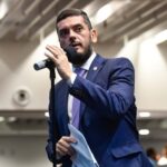 Lei de Rodrigo Bacellar garante que pacientes com TDAH e autismo não podem ter tratamentos interrompidos