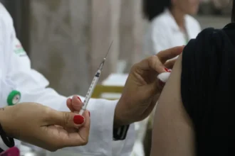 Covid-19: entenda como fica a vacinação por idade e grupo prioritário